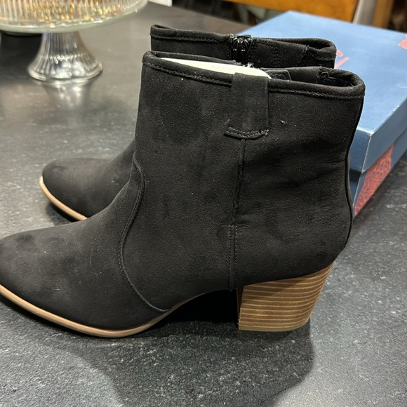 Women’s size 11 Short boot - Picture 2 of 6